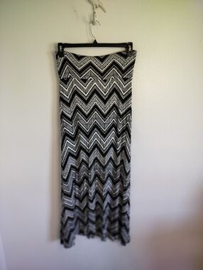 American Rag Maxi skirt Black/White Size L Boho Chic Southwestern Monochromatic